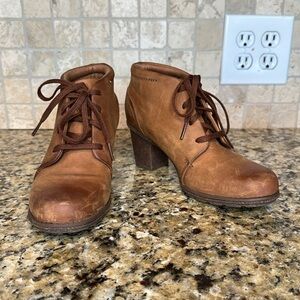 Clarks Boots (7.5)